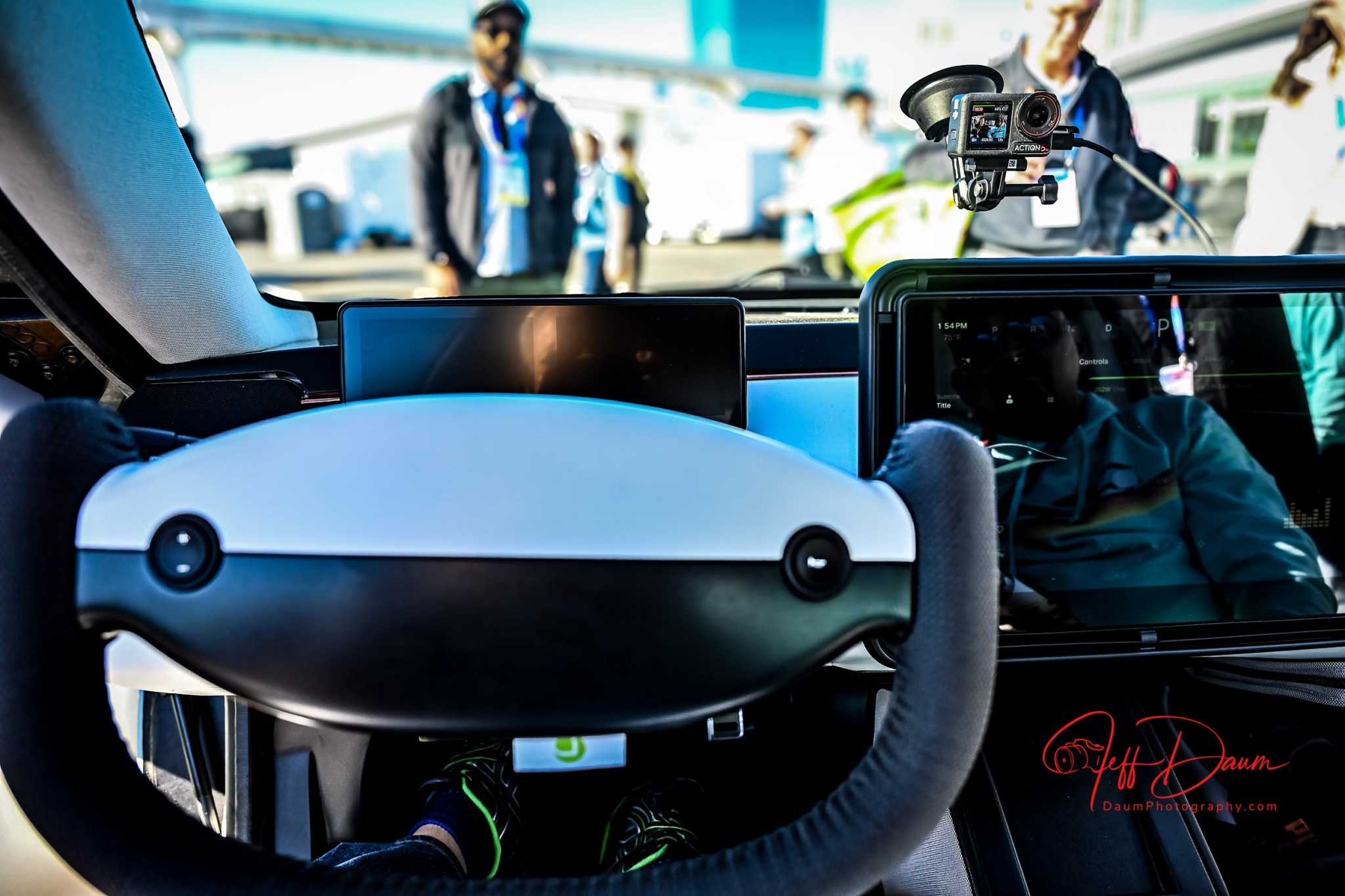 Is it a car, a UFO or…? First look at the Aptera: The Future of ...
